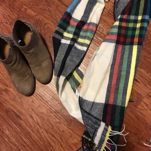 American Eagle scarf